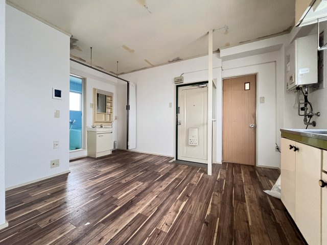 遠里小野ハイツの居間・リビング