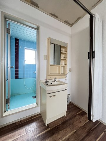 遠里小野ハイツの洗面所