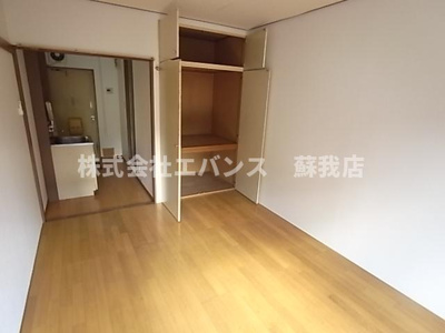 【寝室】 | くーるハイツ | ゆとりの広さです