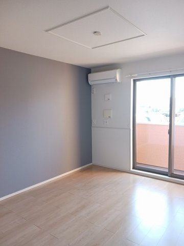 ＳＵＮ・オレンジ・ロードの居間・リビング