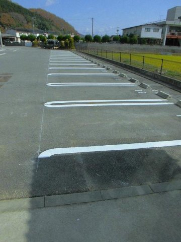 イースト　マージュ　Ｂの駐車場