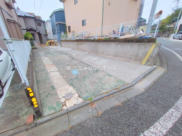 祝：成約済み　八王子市　大船町　中古戸建の駐車場|～仲介手数料無料☆八王子ひなた不動産～八王子市大船町　中古戸建て

