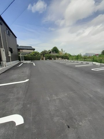 プラシードカーサの駐車場