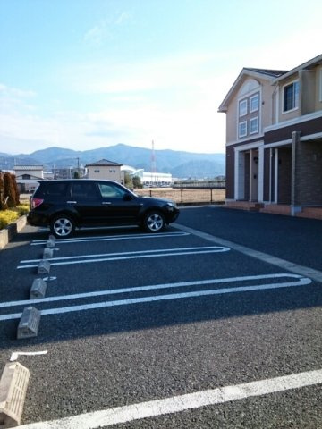 ＮＭＯＮ　Ｅの駐車場