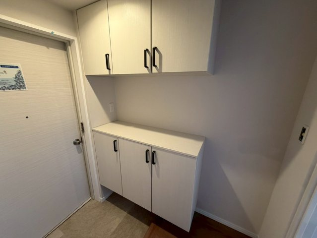 日車マンション平和が丘B棟の玄関|豊富な収納スペース付きの玄関です。