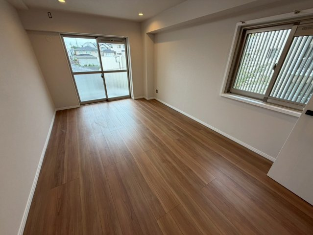 日車マンション平和が丘B棟の洋室