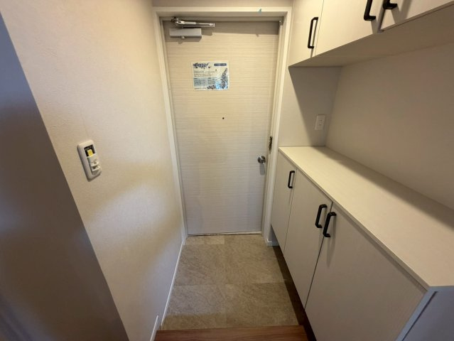 日車マンション平和が丘B棟の玄関|ゆったりとした広さと清潔感のある玄関！