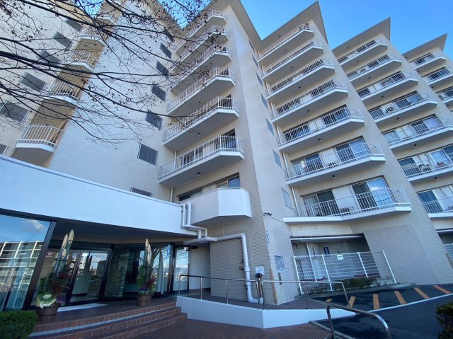 日車マンション平和が丘B棟|エントランスはまさに顔となる場所。シンプルながらも上質な空間