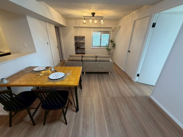 日車マンション平和が丘B棟の居間・リビング|日当たり・通風良好な明るくて開放的なリビングです♪