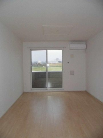 イースト　マージュ　Ｂの居間・リビング|ゆったりとした居間です