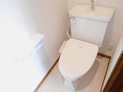 ライオンズマンション呉西中央のトイレ|洗浄機能付き便座　※2023年3月撮影