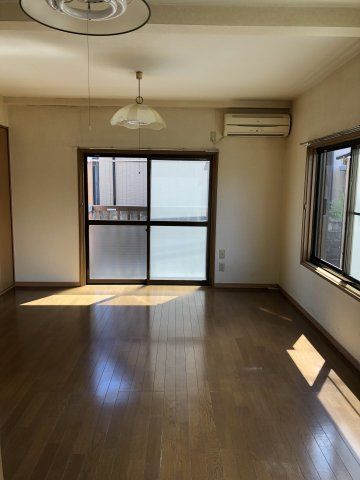 ポピーハウスの居間・リビング|きれいな内装です