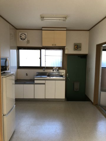 ポピーハウスの居間・リビング|使いやすいキッチンです