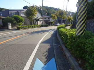 【前面道路含む現地写真】 | 川西市けやき坂1丁目　中古一戸建て