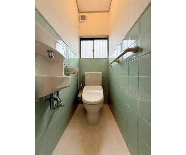 中区西竹之丸戸建貸家のトイレ