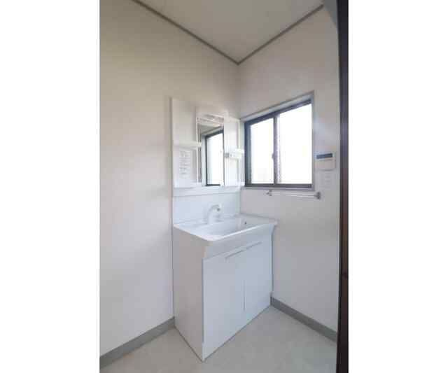 中区西竹之丸戸建貸家の洗面所