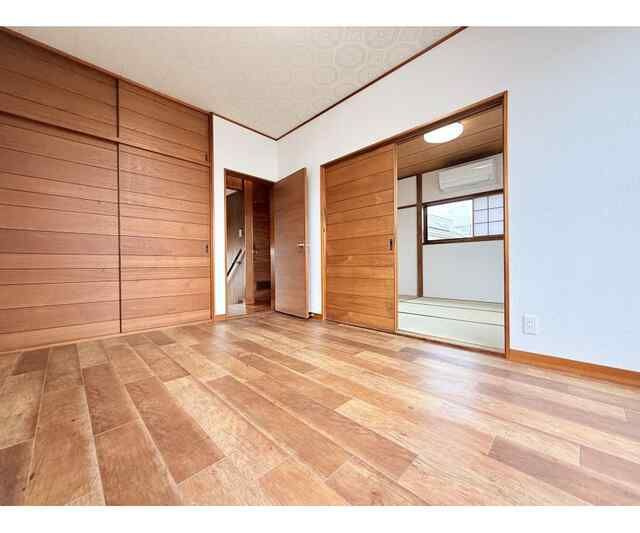 中区西竹之丸戸建貸家の居間・リビング