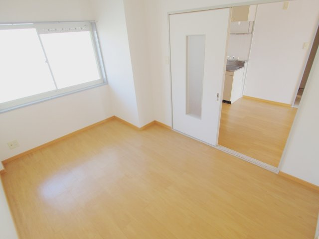 ジョイ梅田の居間・リビング