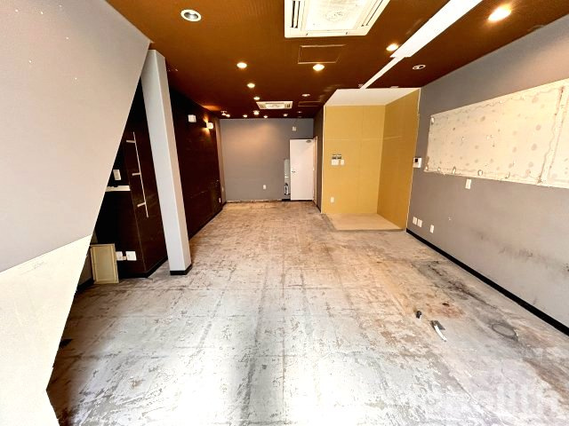 深井駅貸店舗の内装