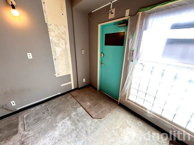 深井駅貸店舗の玄関