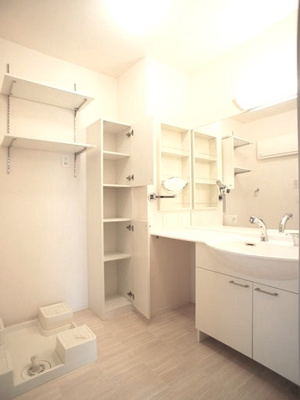 【独立洗面台】 | プライムコートC | 洗髪洗面化粧台、洗濯機置き場があります♪