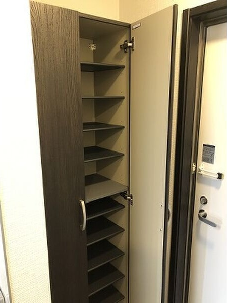 ロジェ　コンフォールⅡの玄関