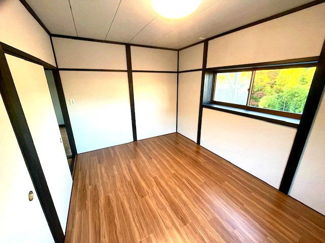 敦賀市泉ヶ丘町中古戸建の洋室