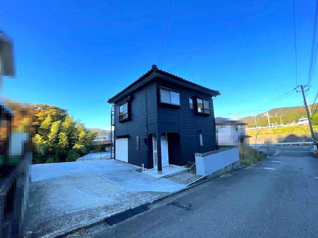 敦賀市泉ヶ丘町中古戸建の前面道路含む現地写真