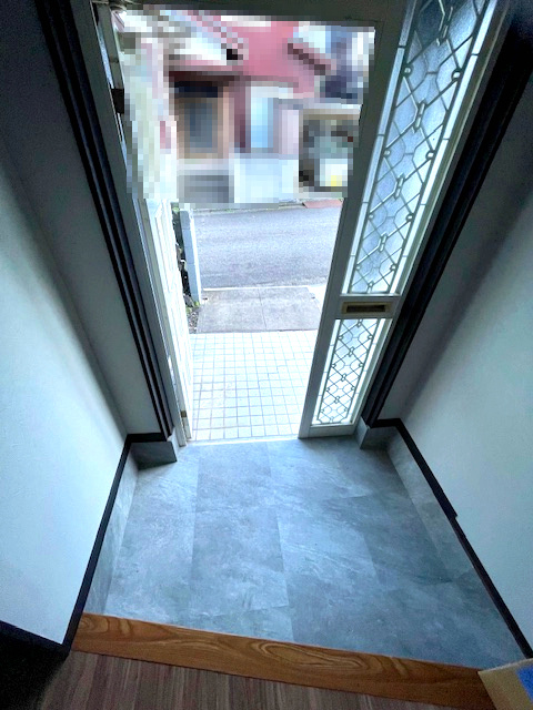 敦賀市泉ヶ丘町中古戸建の玄関