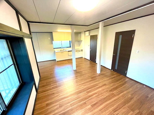 敦賀市泉ヶ丘町中古戸建の居間・リビング