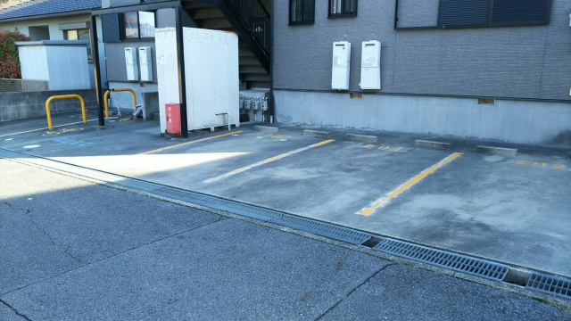 ニューセンチュリー滝の駐車場