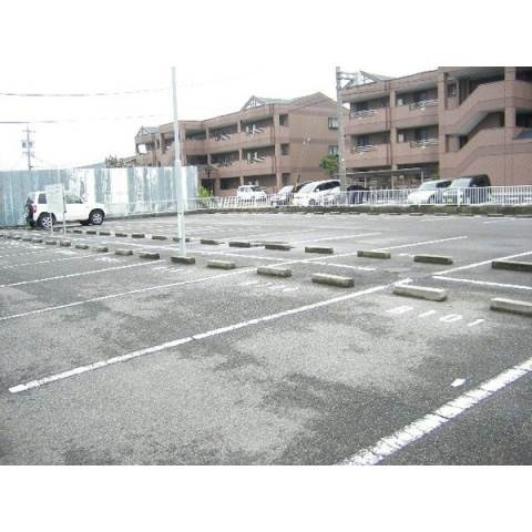 ＣＯＺＹ　ＣＯＵＲＴの駐車場