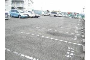 ＣＯＺＹ　ＣＯＵＲＴの駐車場