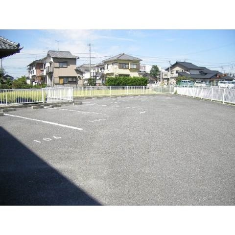 スカイフィールドの駐車場