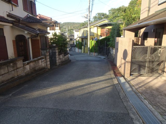 【前面道路含む現地写真】 | 川西市鼓が滝2丁目　建築条件無土地
