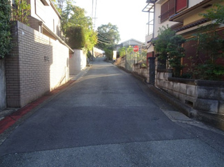 【前面道路含む現地写真】 | 川西市鼓が滝2丁目　建築条件無土地