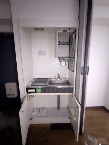 ハイツパーソン倉石のキッチン|こちらのリビングで趣味の時間をお楽しみください