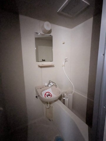 ハイツパーソン倉石の浴室|収納スペースあります。