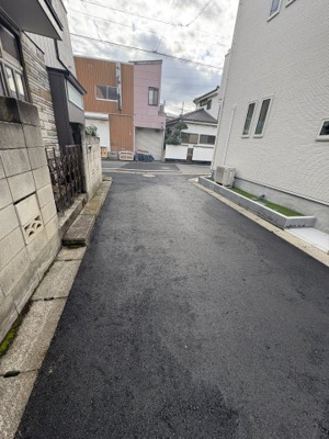 【前面道路含む現地写真】 | 川口柳根町　第3　全2棟 | 私道4ｍの様子