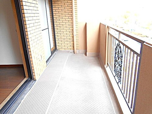 ライオンズマンション呉西中央のバルコニー|リビング側バルコニー　※2023年3月撮影