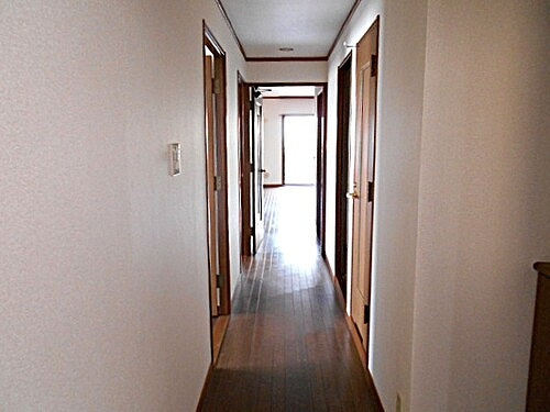 ライオンズマンション呉西中央のその他|廊下（リビング方向）　※2023年3月撮影