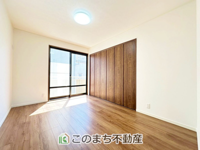 【洋室】 | 宇都宮市鶴田町再生住宅 | リフォーム施工例※イメージ写真のため、建具やフローリング、その他仕様が異なる場合がございます。