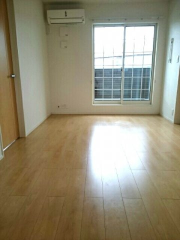 レザンド・フレーズⅡの居間・リビング|こちらの居間で趣味の時間をお楽しみください