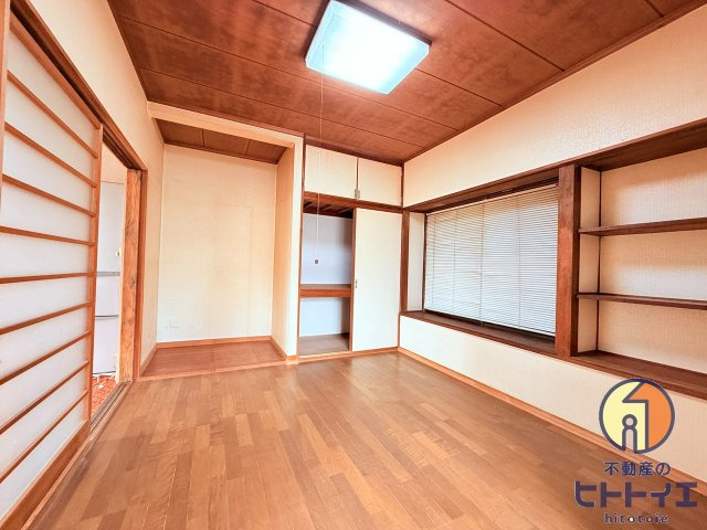 安武戸建の洋室