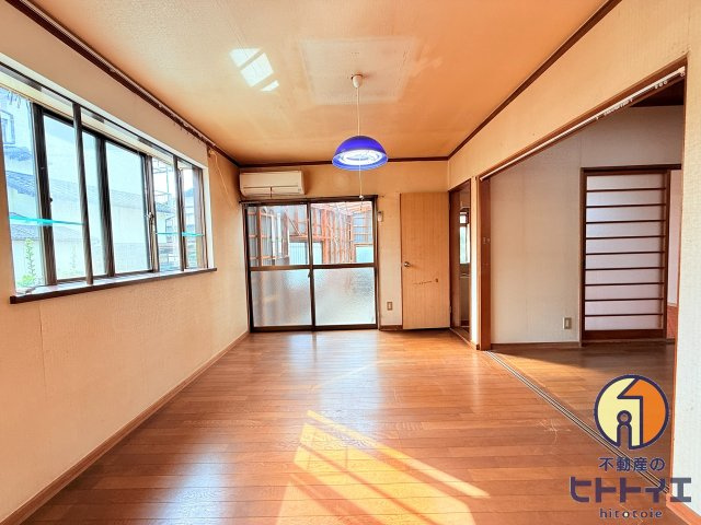 安武戸建の洋室