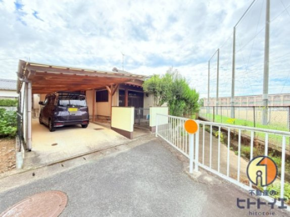 安武戸建の駐車場