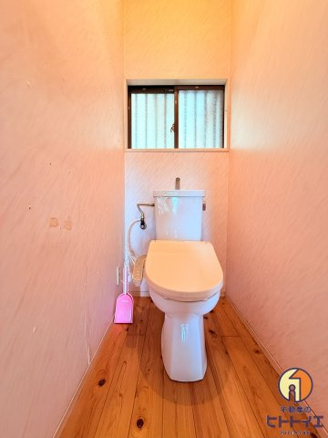 安武戸建のトイレ