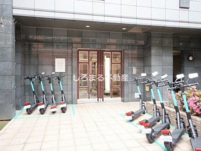 クリスタルグランツ難波のエントランス