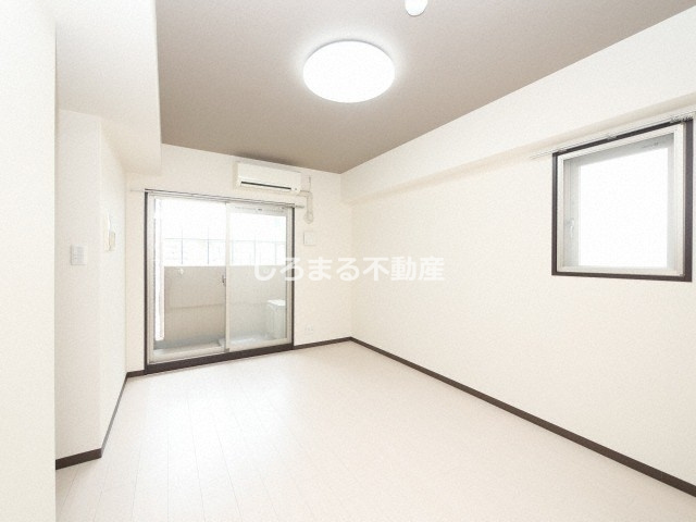 クリスタルグランツ難波の居間・リビング