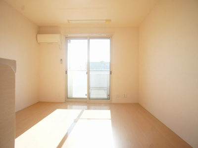 【居間・リビング】 | プランドールＳ A | 快適に過ごせるエアコンと便利な室内物干しが付いています♪